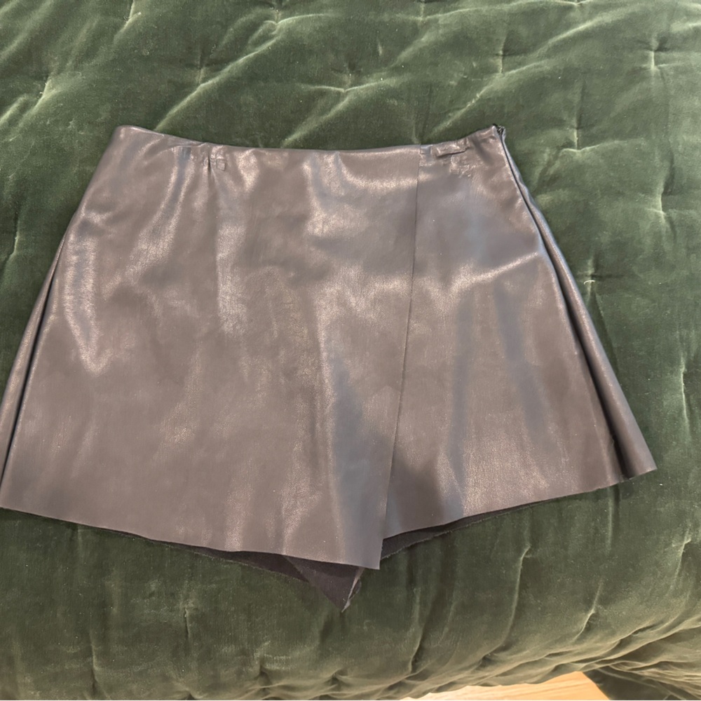 Faux leather mini skort